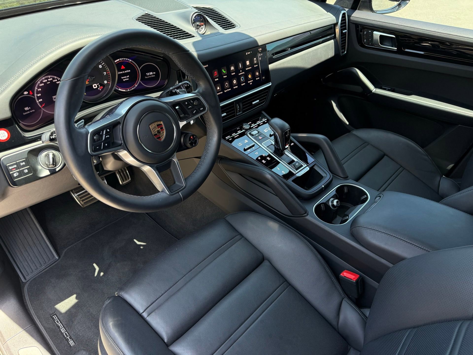 Certified 2023 Porsche Cayenne S AWD/4WD image 4