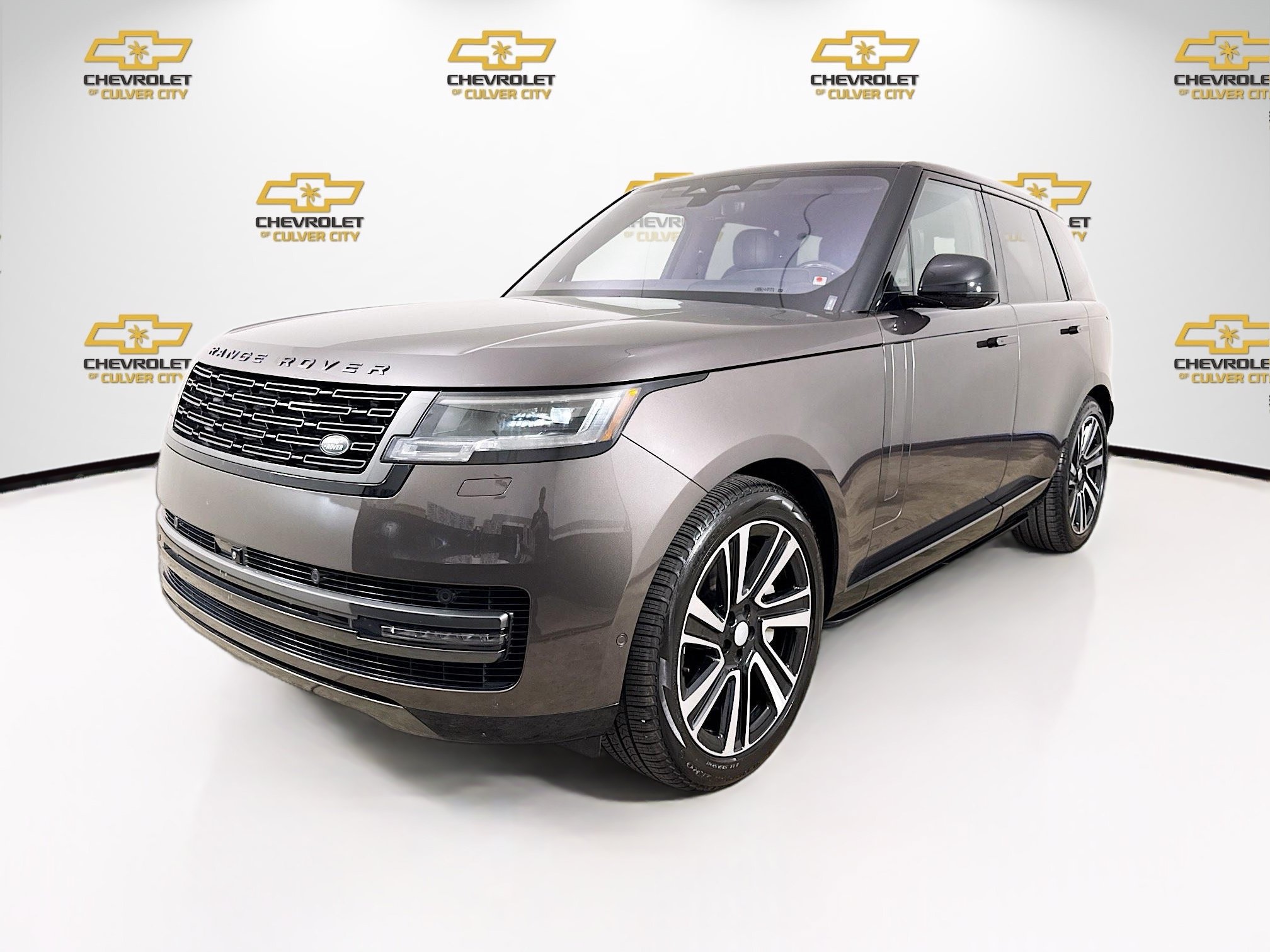 Used 2023 Land Rover Range Rover SE AWD/4WD image 3