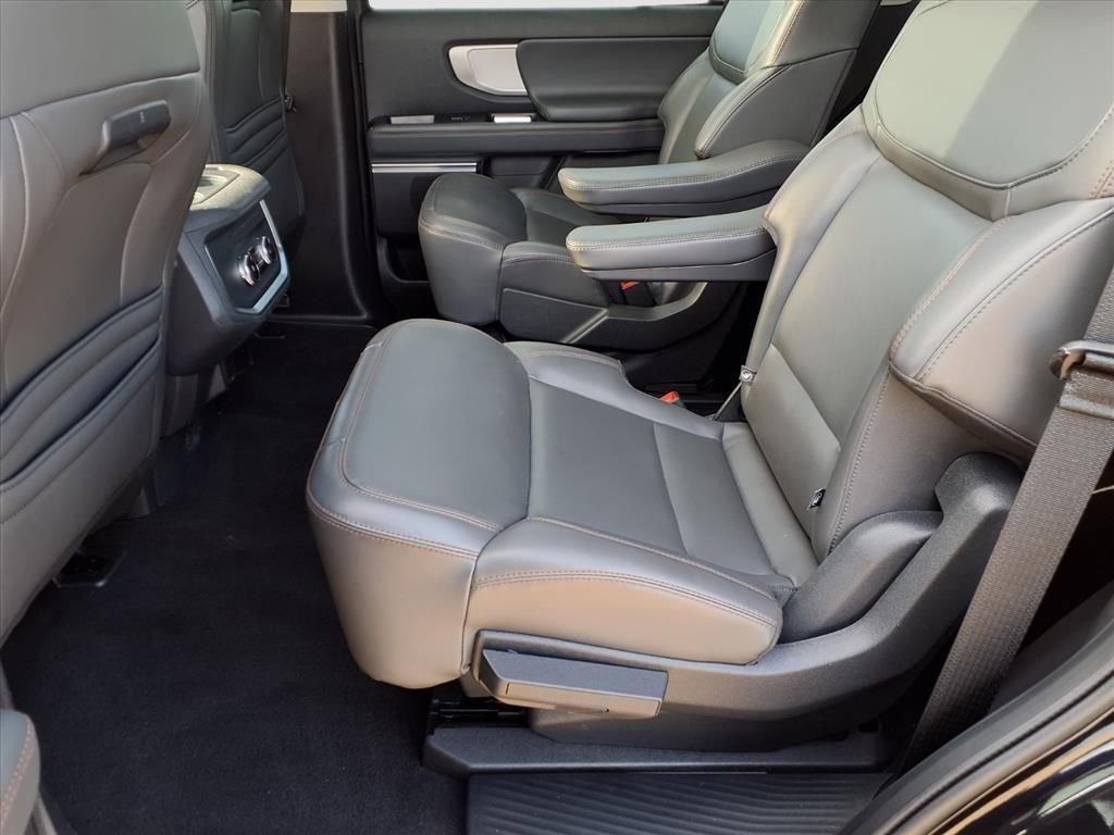 Used 2025 Ford Expedition Active image 21