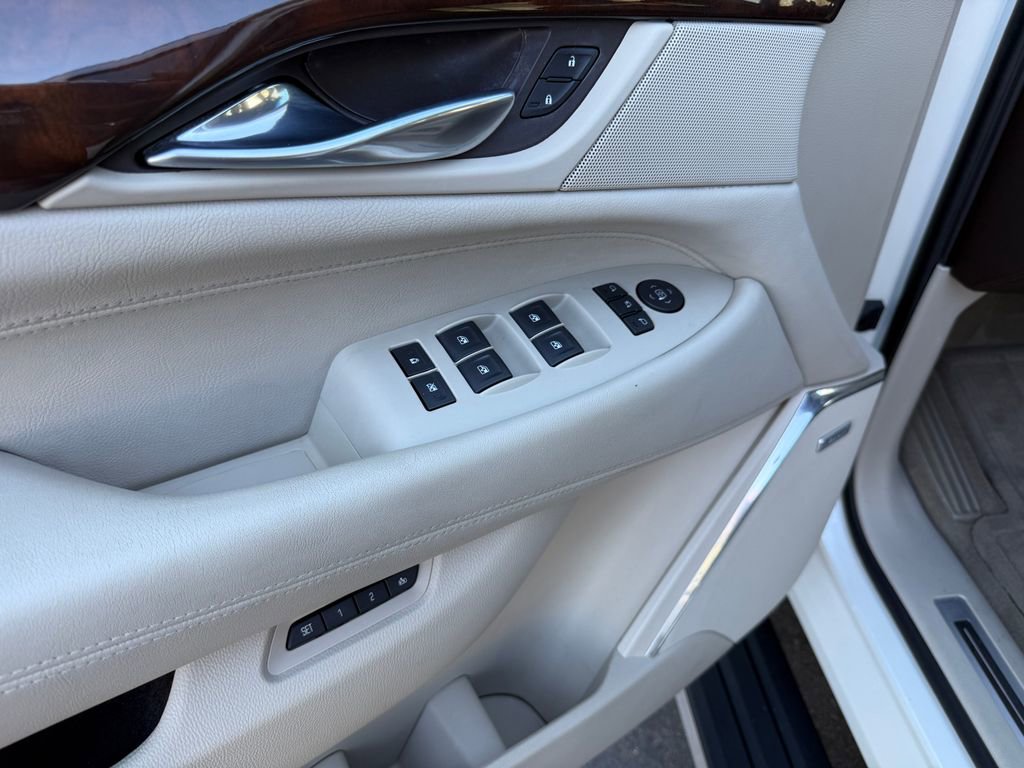 Used 2015 Cadillac Escalade ESV Premium image 40