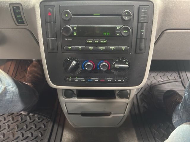 Used 2005 Ford Freestar SEL FWD image 2