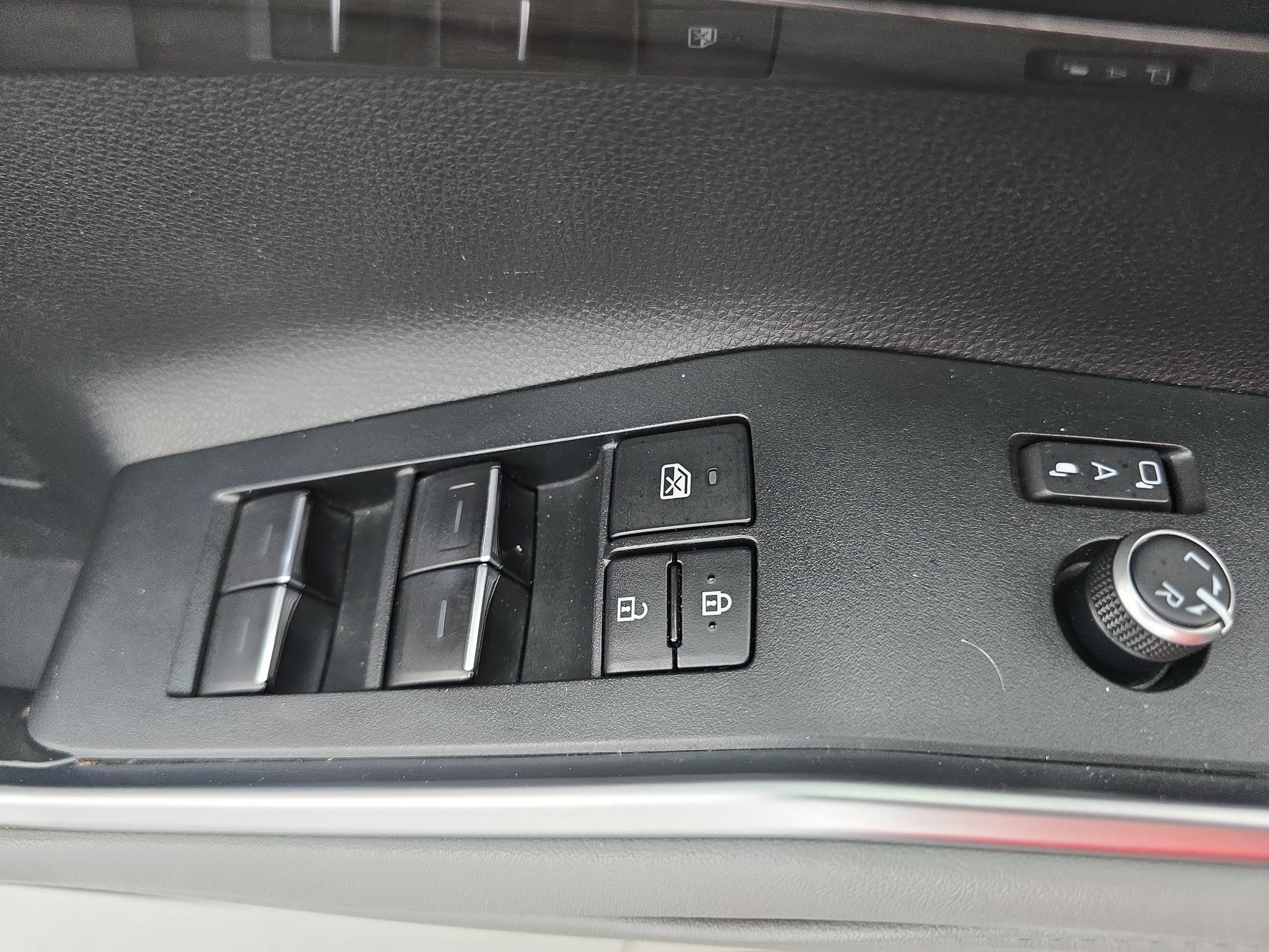 Used 2023 Toyota Highlander Limited FWD image 28