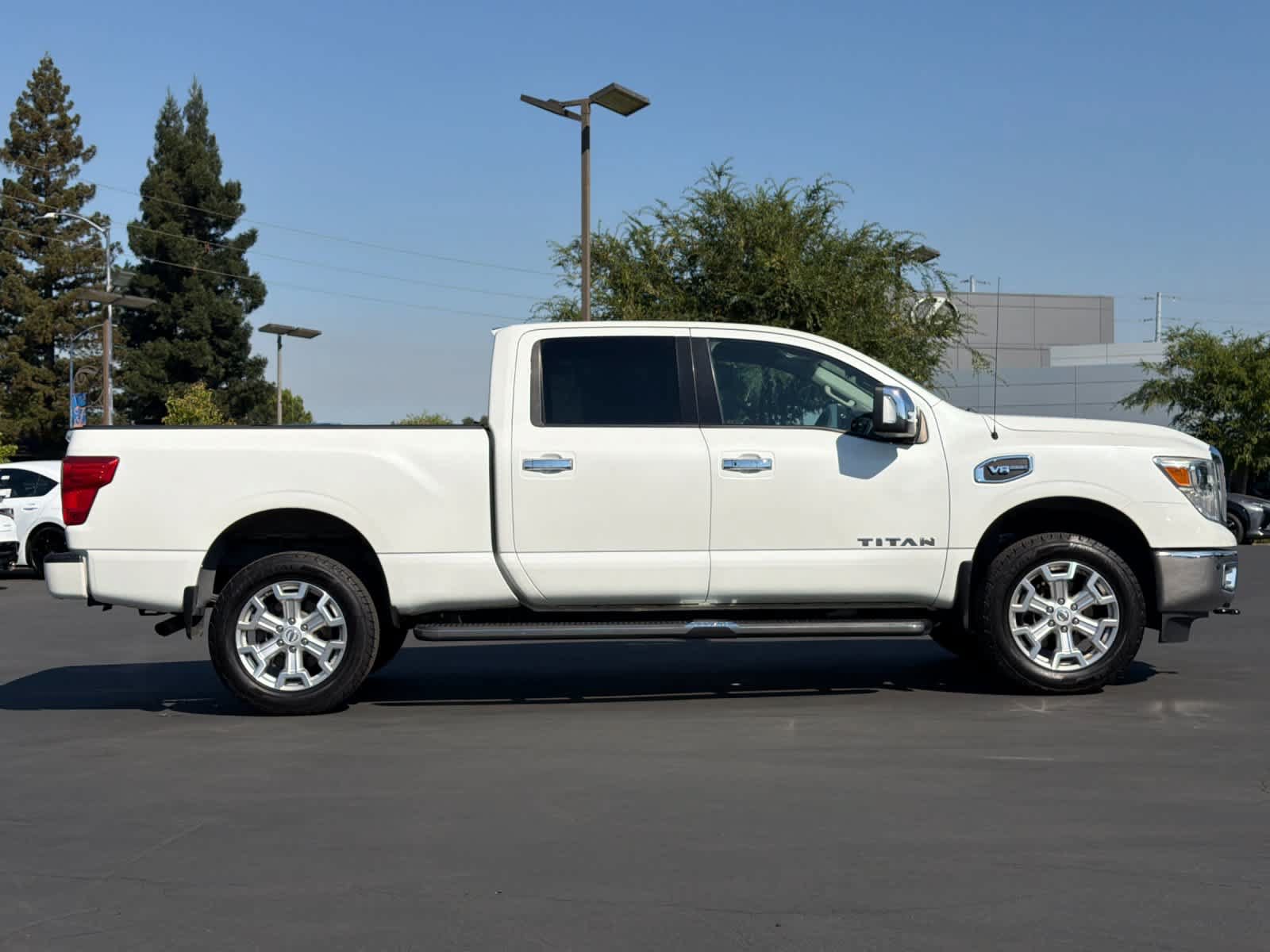 Used 2017 Nissan Titan SL RWD image 6