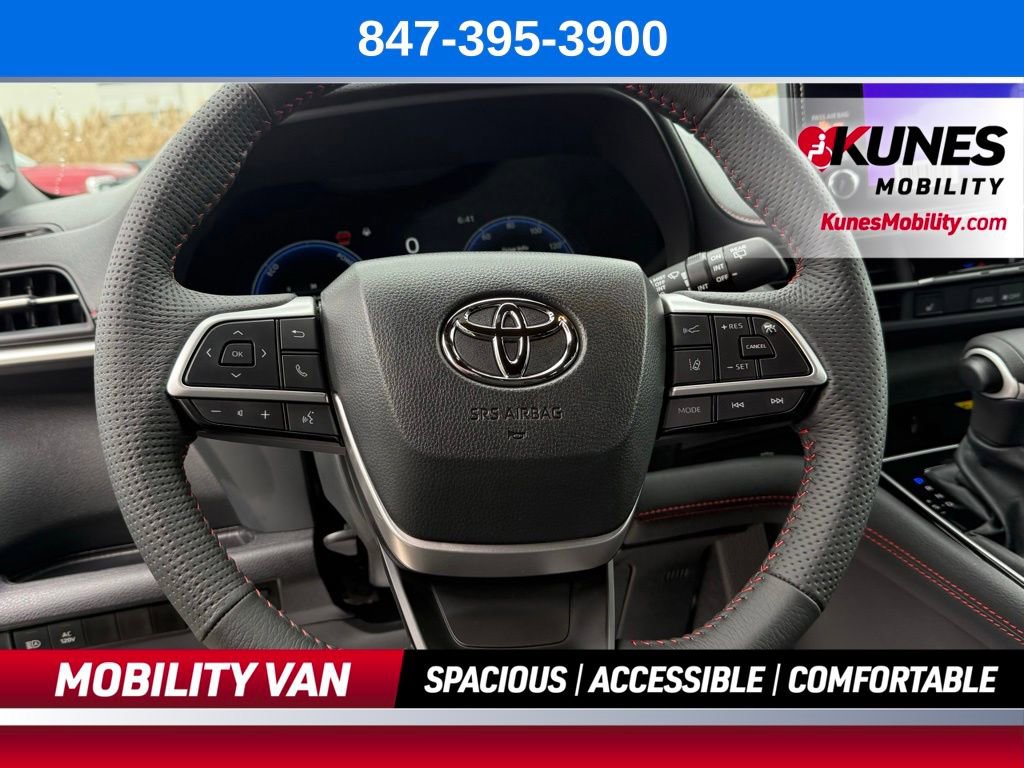 Used 2025 Toyota Sienna XSE w/ XSE Plus Package AWD/4WD image 31