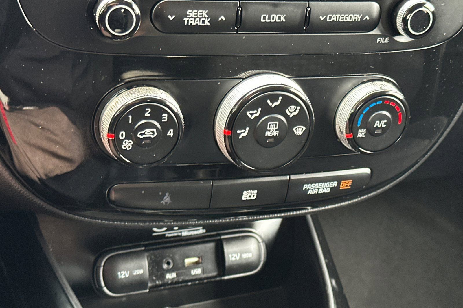Used 2015 Kia Soul ! FWD image 20