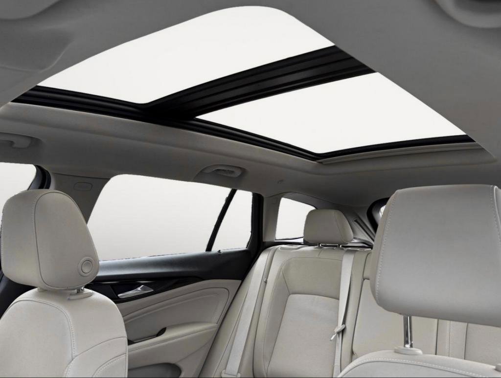 Used 2019 Buick Regal Essence w/ Driver Confidence Package I image 19