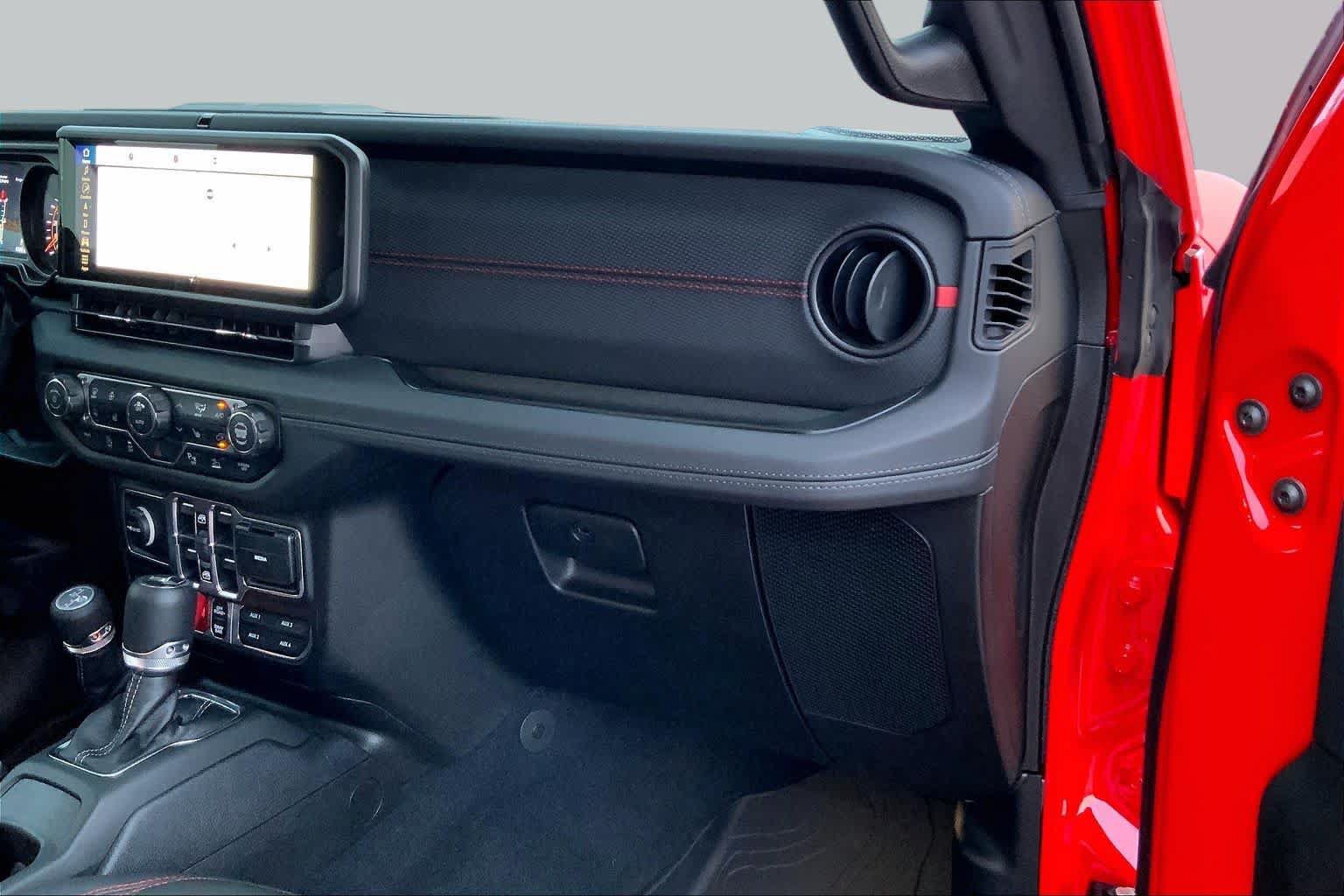Used 2026 Jeep Wrangler Unlimited Rubicon AWD/4WD image 17