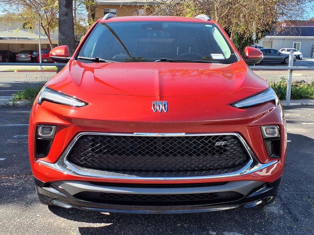 Used 2024 Buick Encore GX Sport Touring image 2