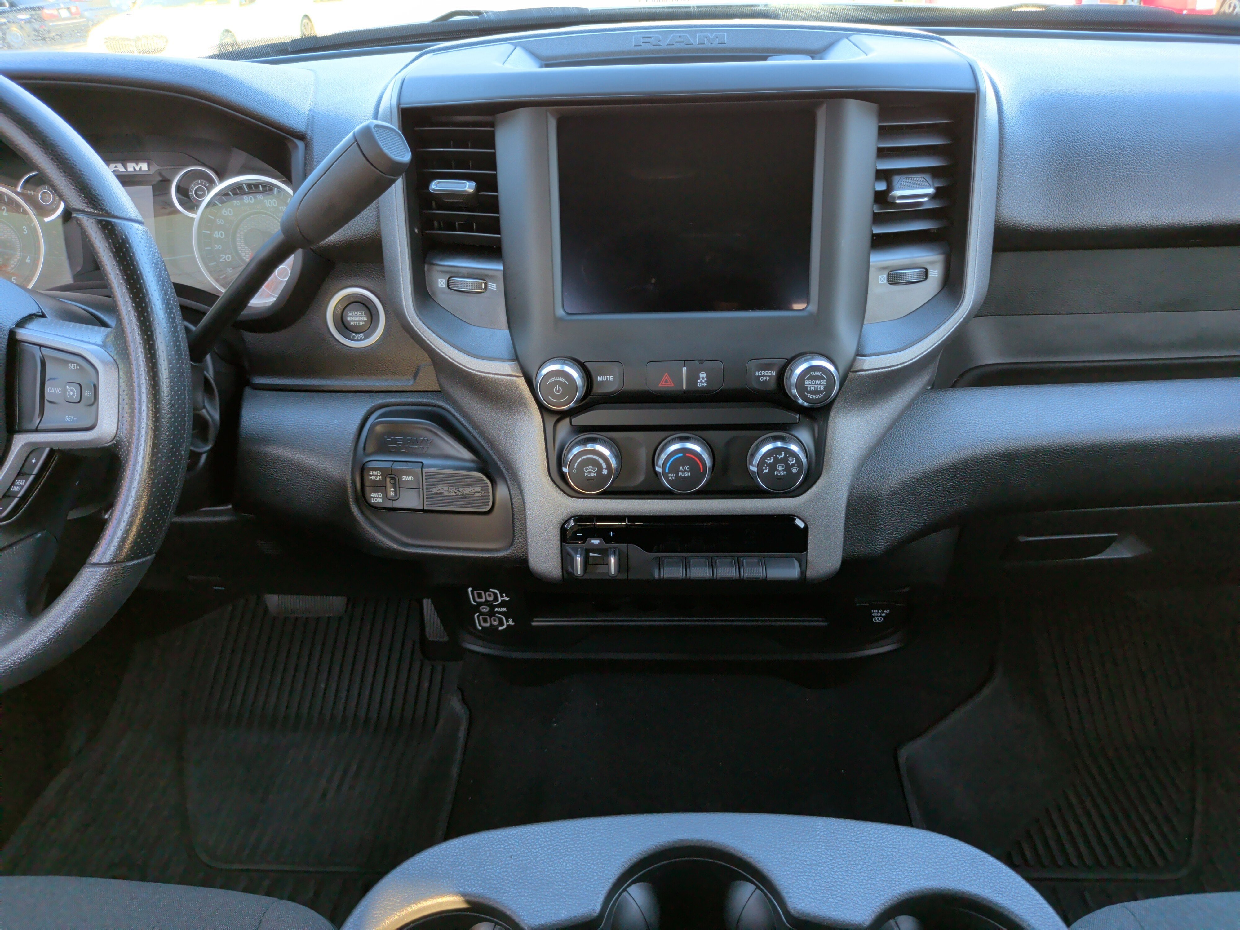 Used 2024 RAM 3500 Tradesman w/ Chrome Appearance Group image 32