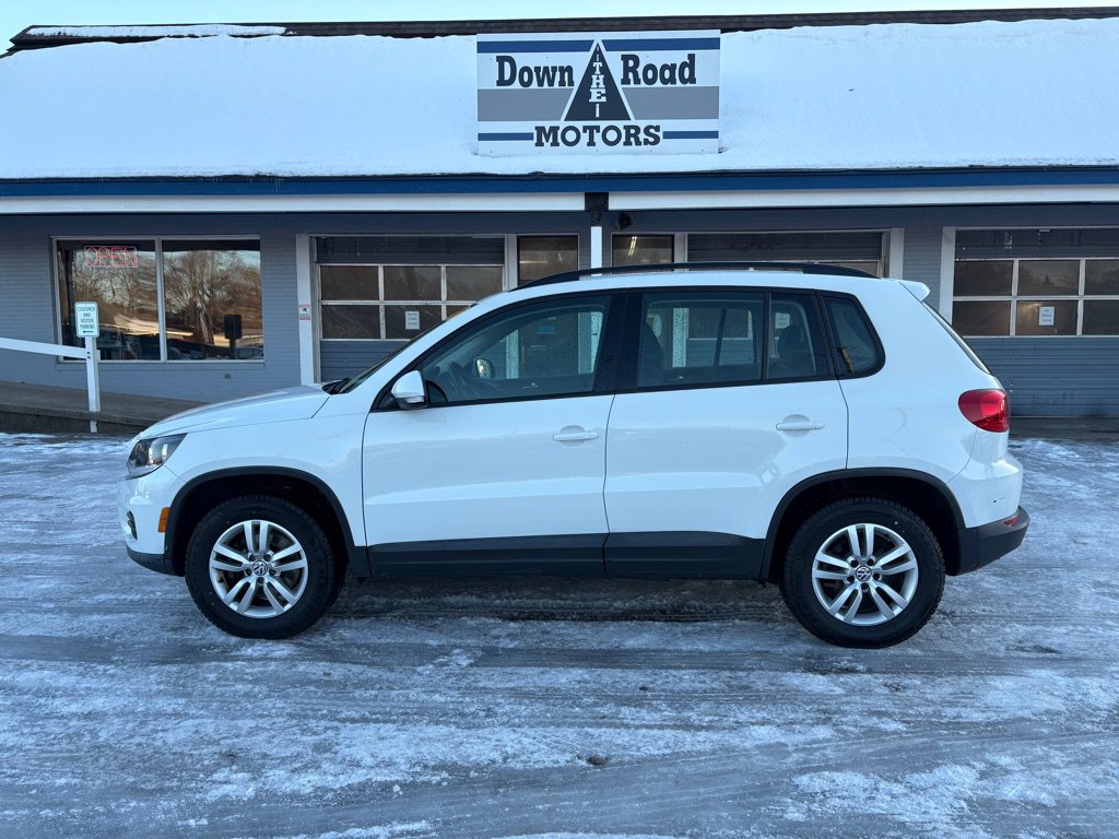 Used 2017 Volkswagen Tiguan S image 2