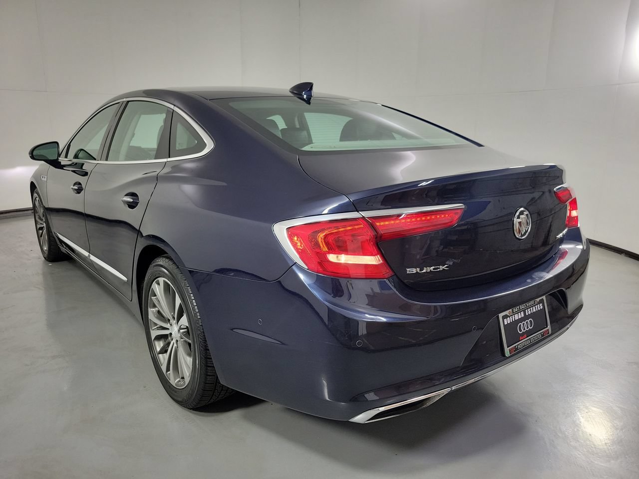 Used 2017 Buick LaCrosse Premium w/ Driver Confidence Package #2 FWD image 5