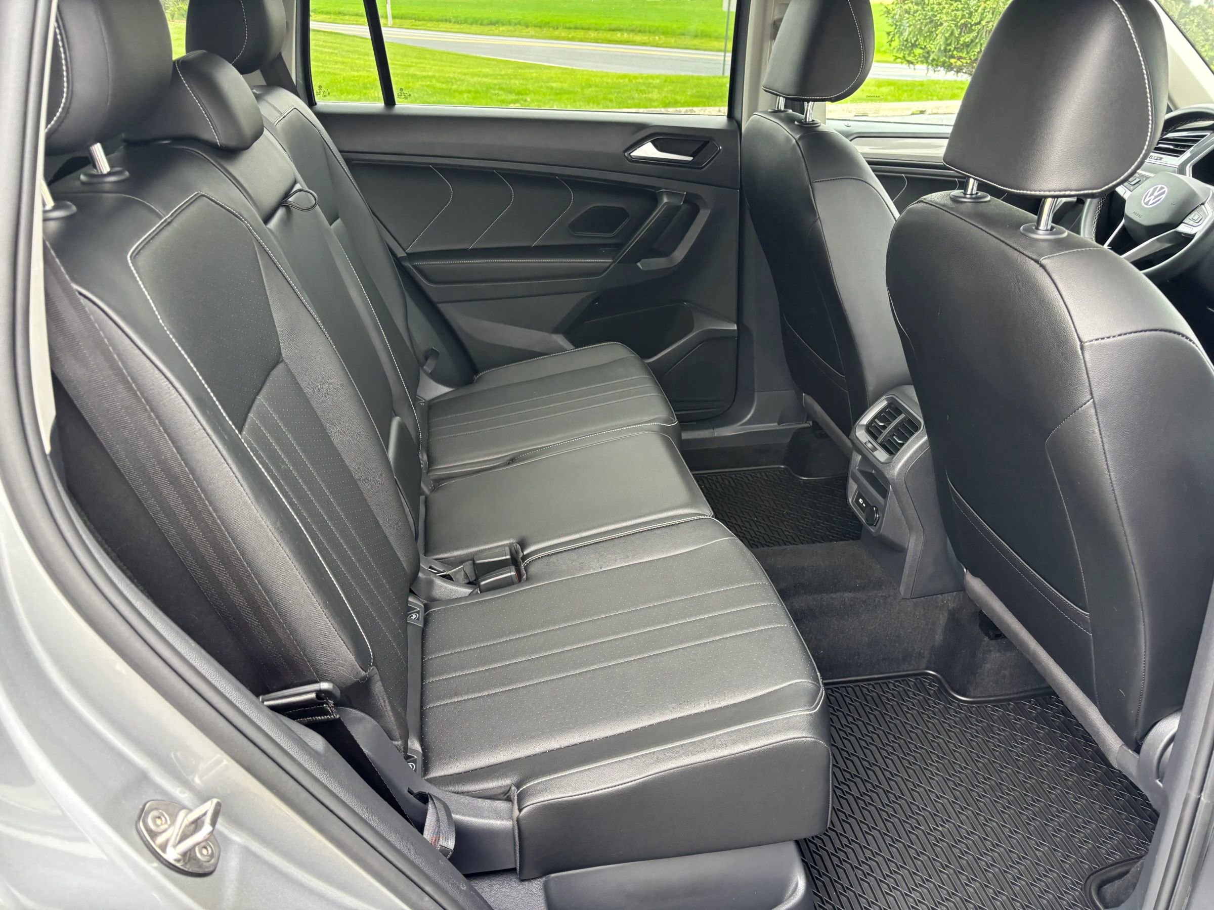 Used 2022 Volkswagen Tiguan SE AWD/4WD image 22