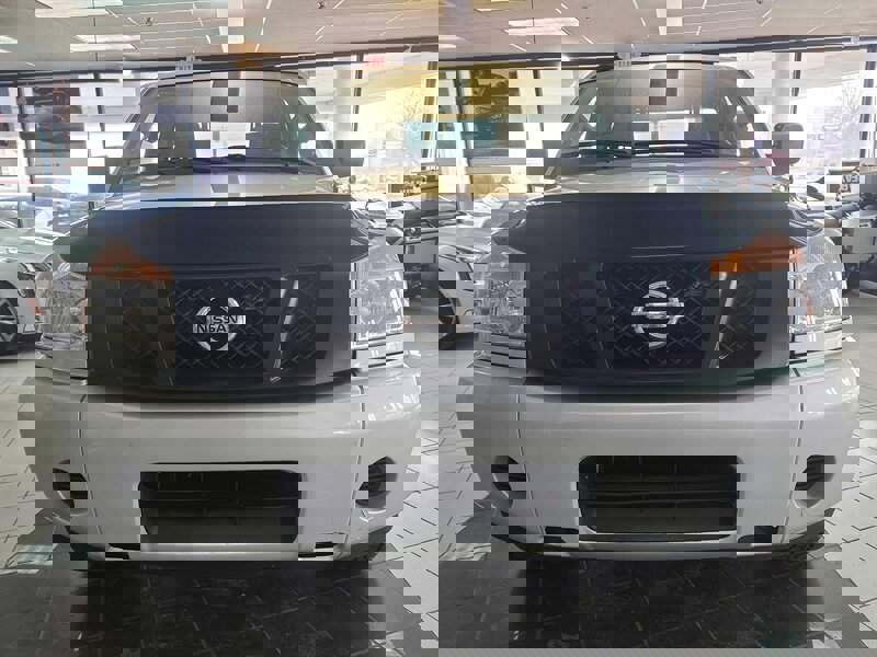 Used 2015 Nissan Titan SV image 3