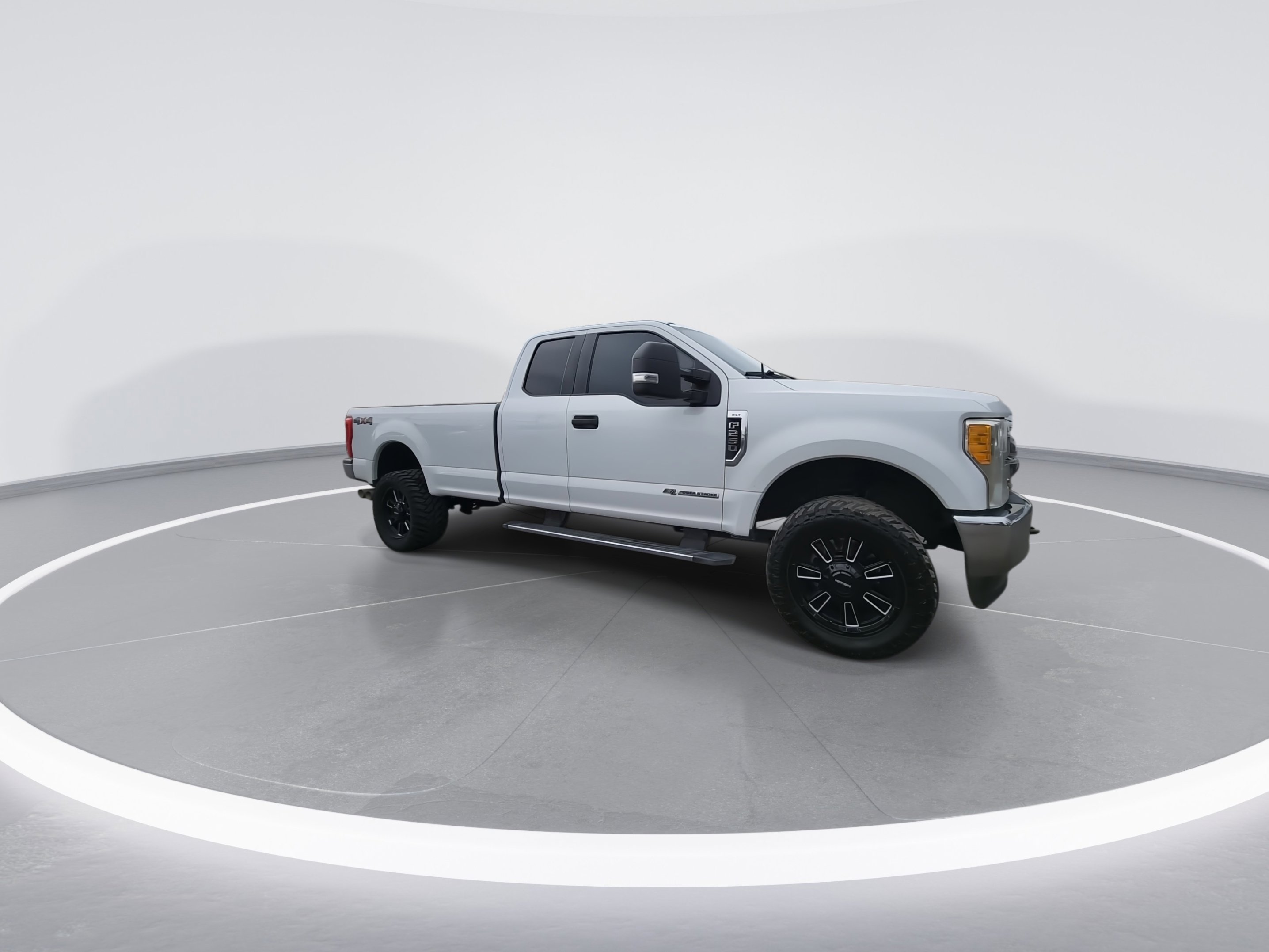 Used 2017 Ford F250 XLT w/ Camper Package image 2