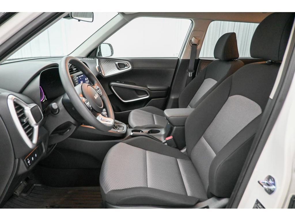 Used 2025 Kia Soul LX image 30