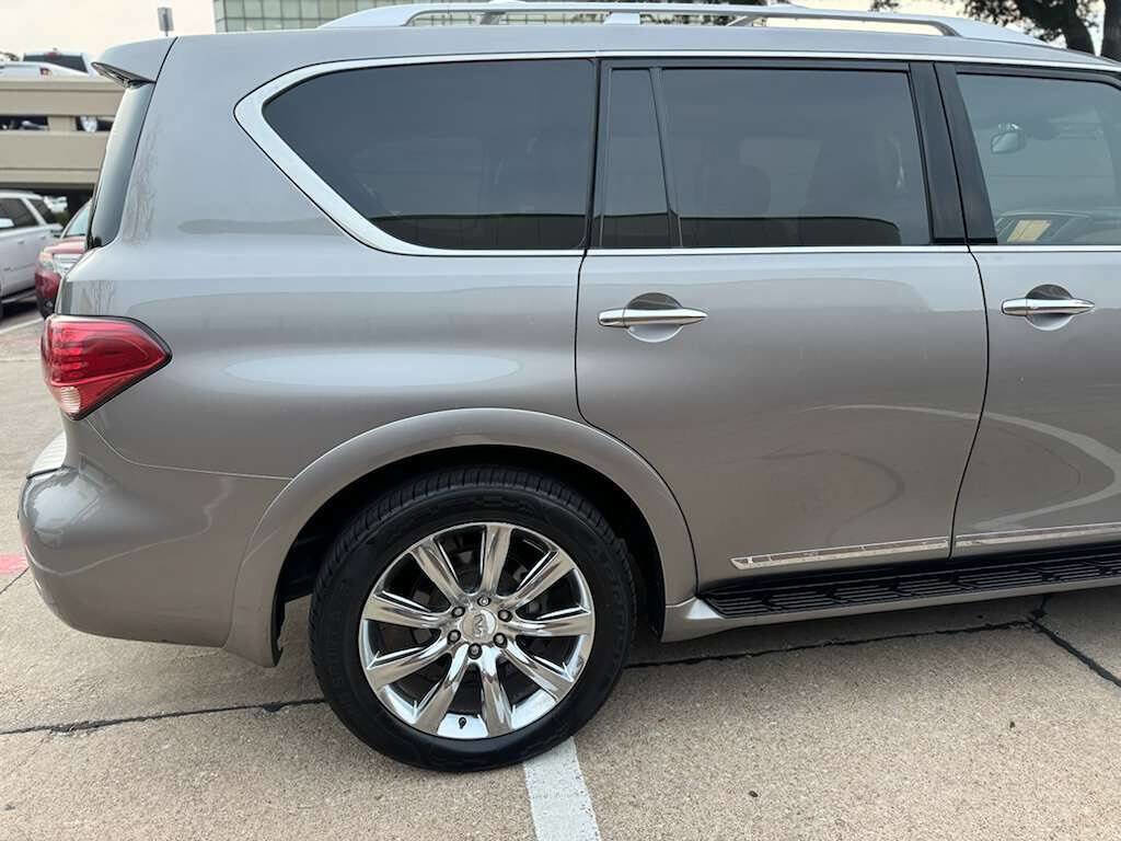 Used 2011 INFINITI QX56 4WD w/ Deluxe Touring Pkg image 10