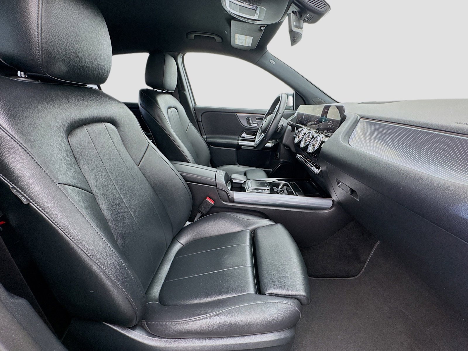 Used 2023 Mercedes-Benz GLA 250 4MATIC w/ Premium Package image 19