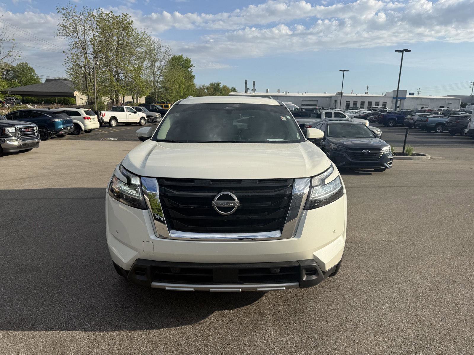 Used 2023 Nissan Pathfinder SL AWD/4WD image 8