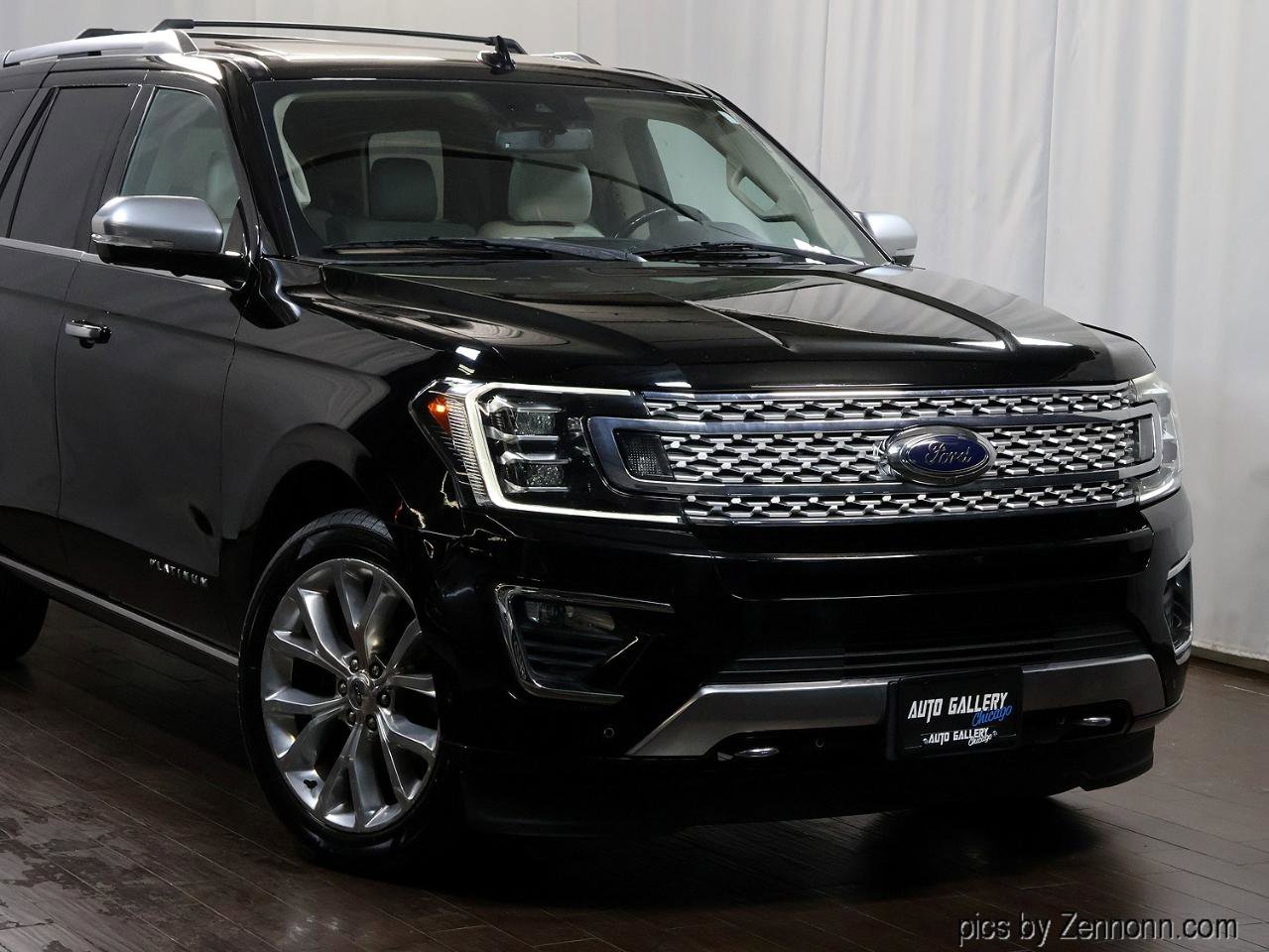 Used 2018 Ford Expedition Platinum image 2