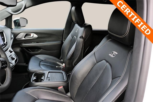 Used 2024 Chrysler Pacifica Select image 11
