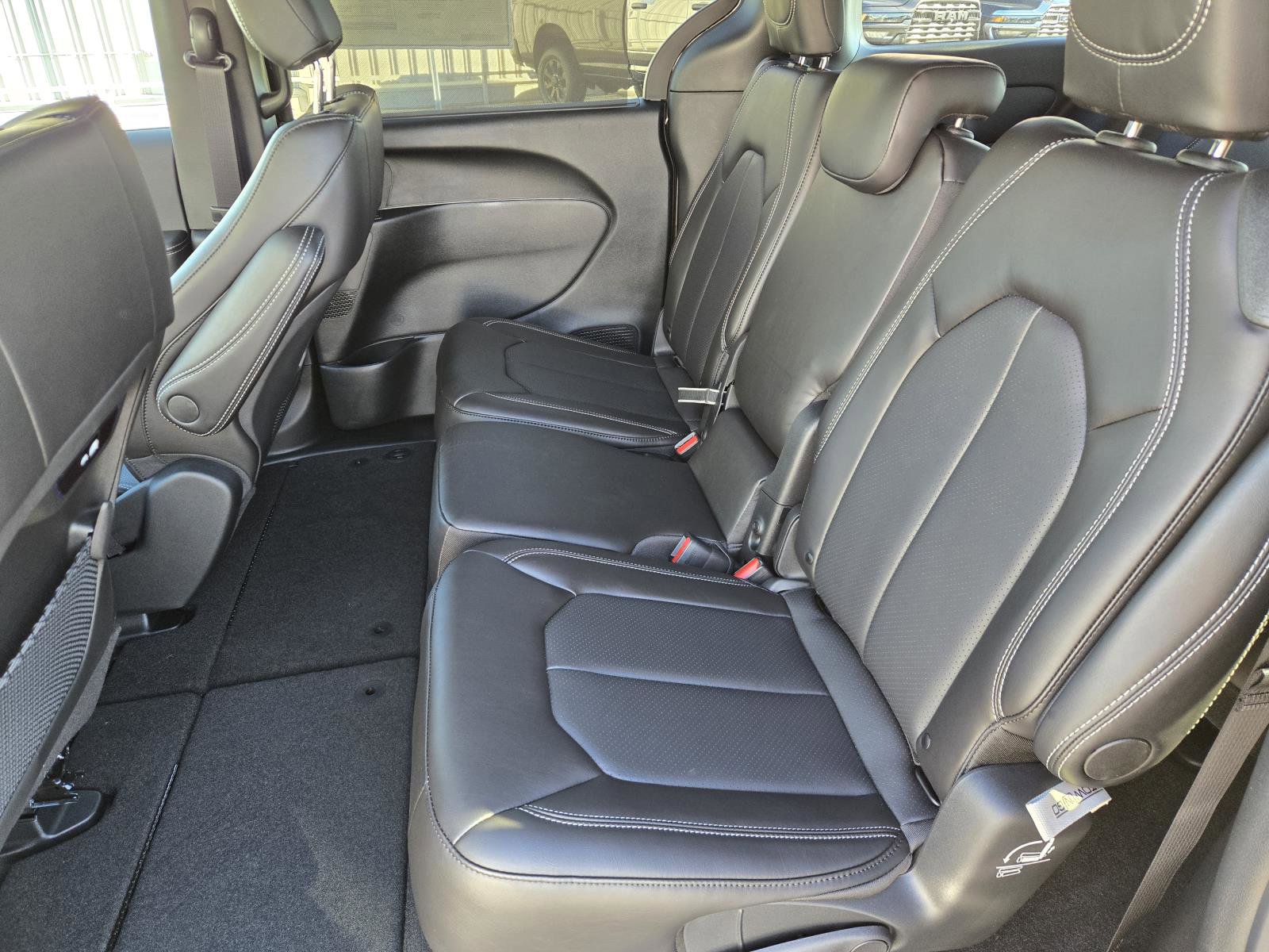 New 2026 Chrysler Pacifica Select image 27