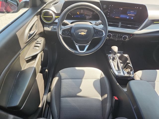 Used 2025 Chevrolet Trax LT w/ LT Convenience Package FWD image 7
