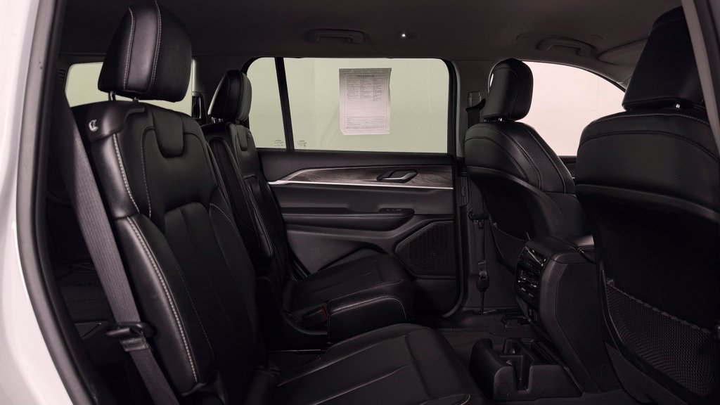 Used 2023 Jeep Grand Cherokee L Limited AWD/4WD image 32