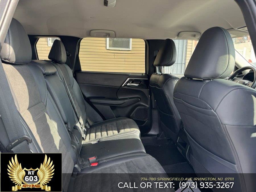 Used 2024 Mitsubishi Outlander AWD image 14