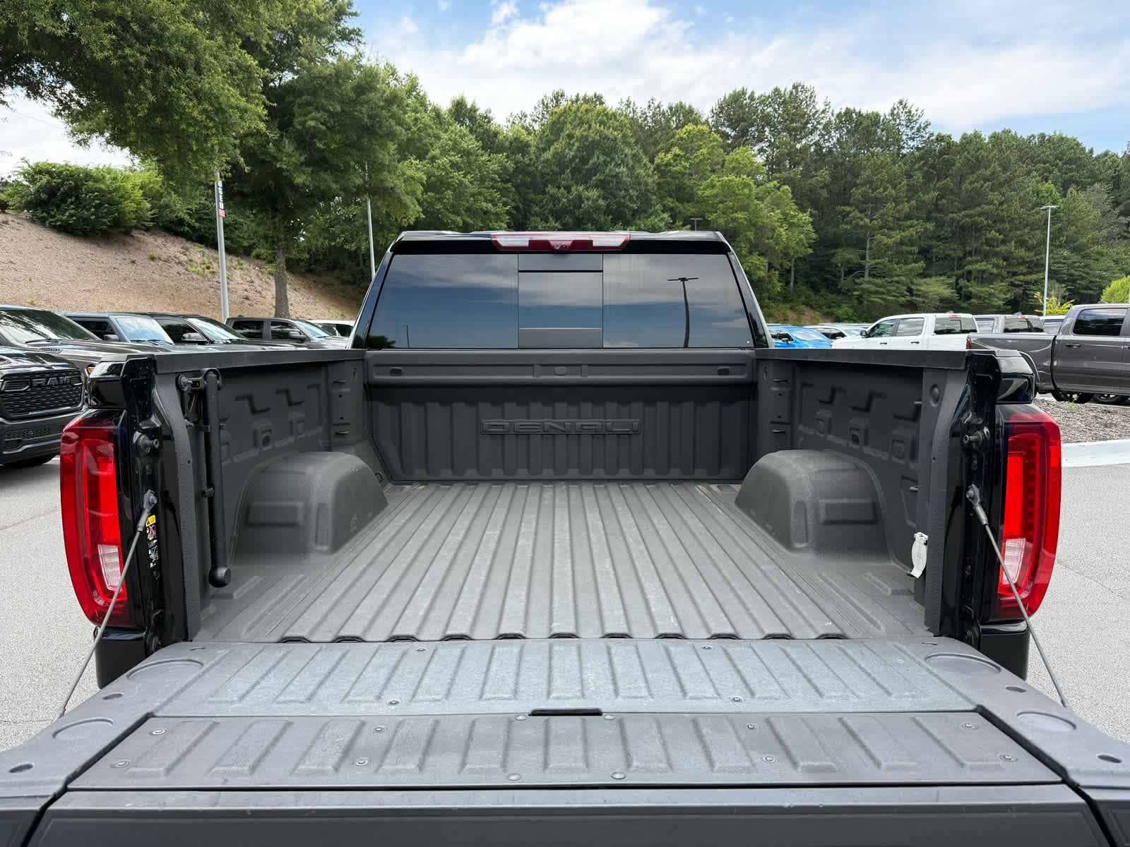 Used 2024 GMC Sierra 1500 Denali AWD/4WD image 28