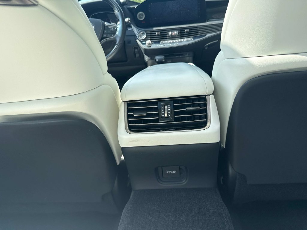 Used 2022 Lexus LS 500 w/ Interior Upgrade Package RWD image 30