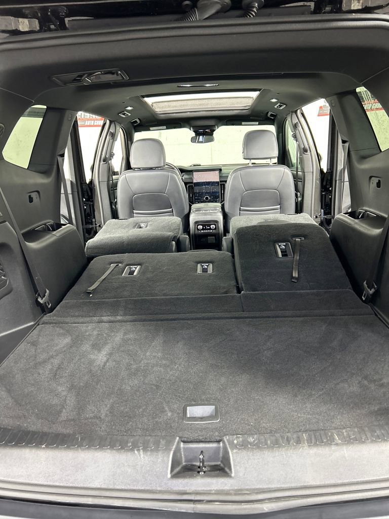 Used 2024 GMC Acadia AT4 w/ Luxury Package image 23