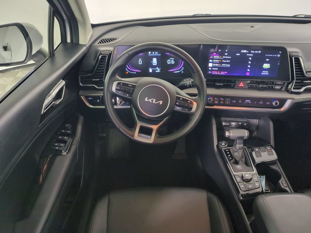 Used 2025 Kia Sportage EX FWD image 18