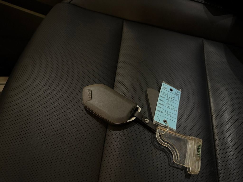 Certified 2024 Kia Telluride S w/ S Sunroof Package image 32