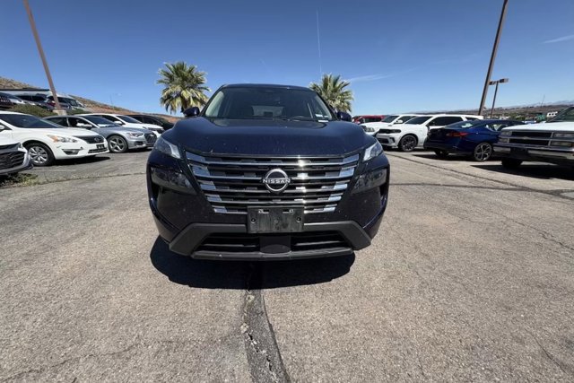 Used 2025 Nissan Rogue SV image 8