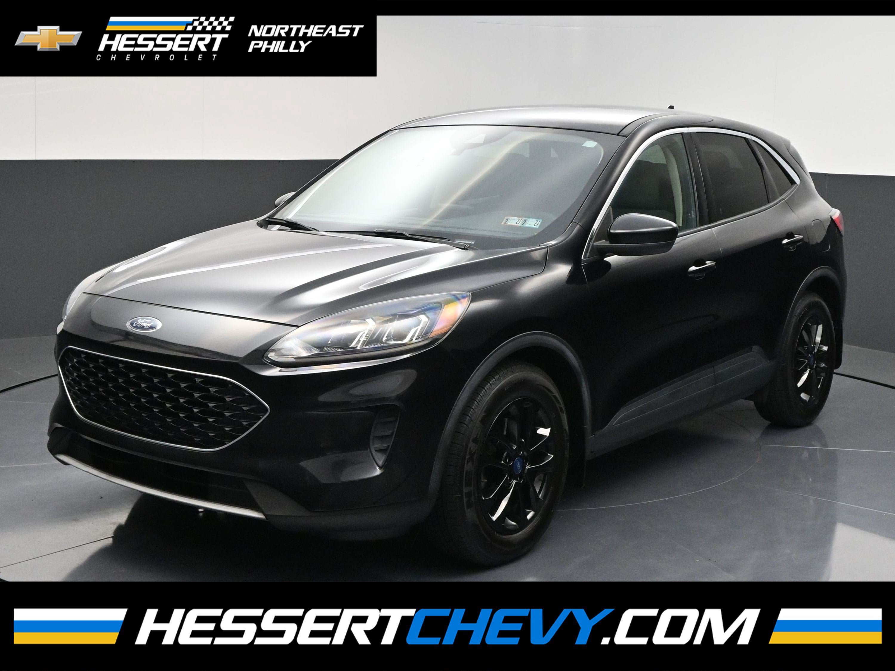 Used 2020 Ford Escape SE FWD image 1