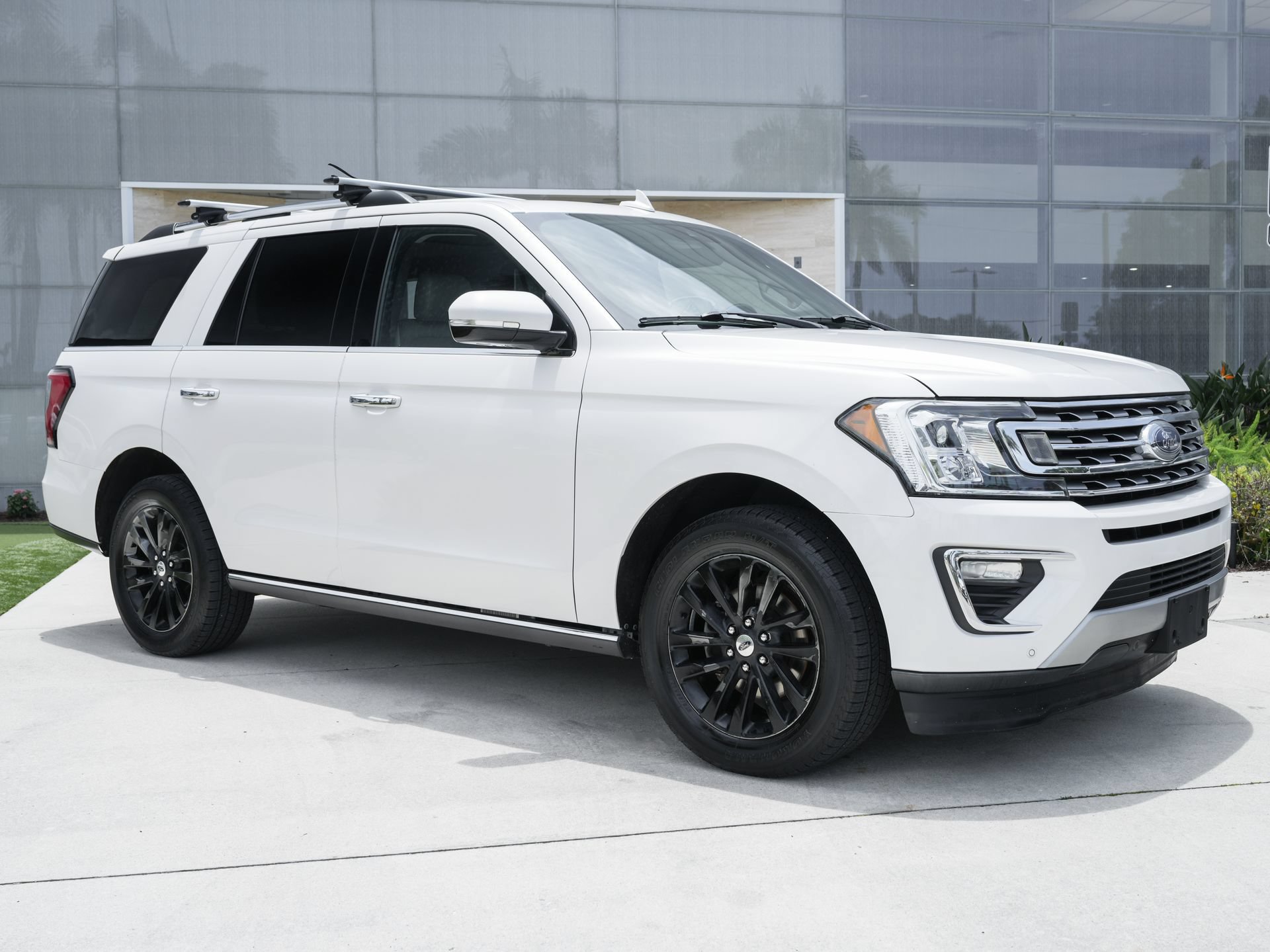 Used 2019 Ford Expedition Limited w/ Equipment Group 301A RWD image 4