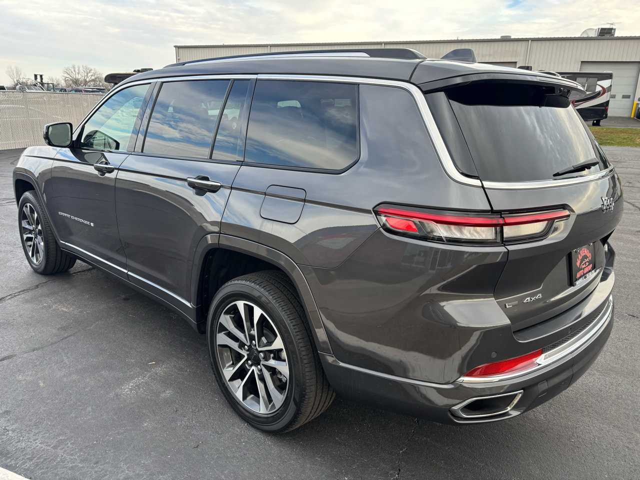 Used 2021 Jeep Grand Cherokee L Overland w/ Luxury Tech Group IV image 5