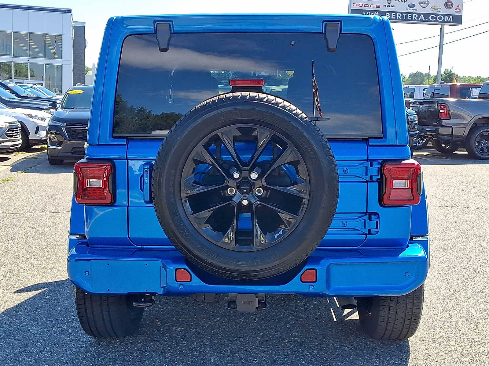 Used 2023 Jeep Wrangler Unlimited Sahara AWD/4WD image 5