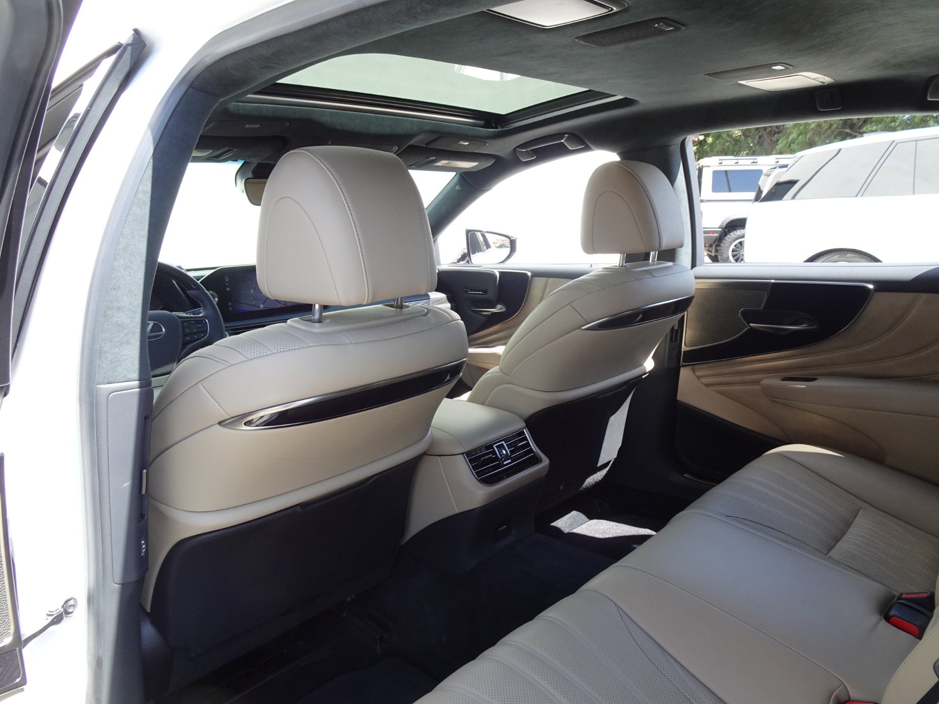 Used 2021 Lexus LS 500 RWD image 15