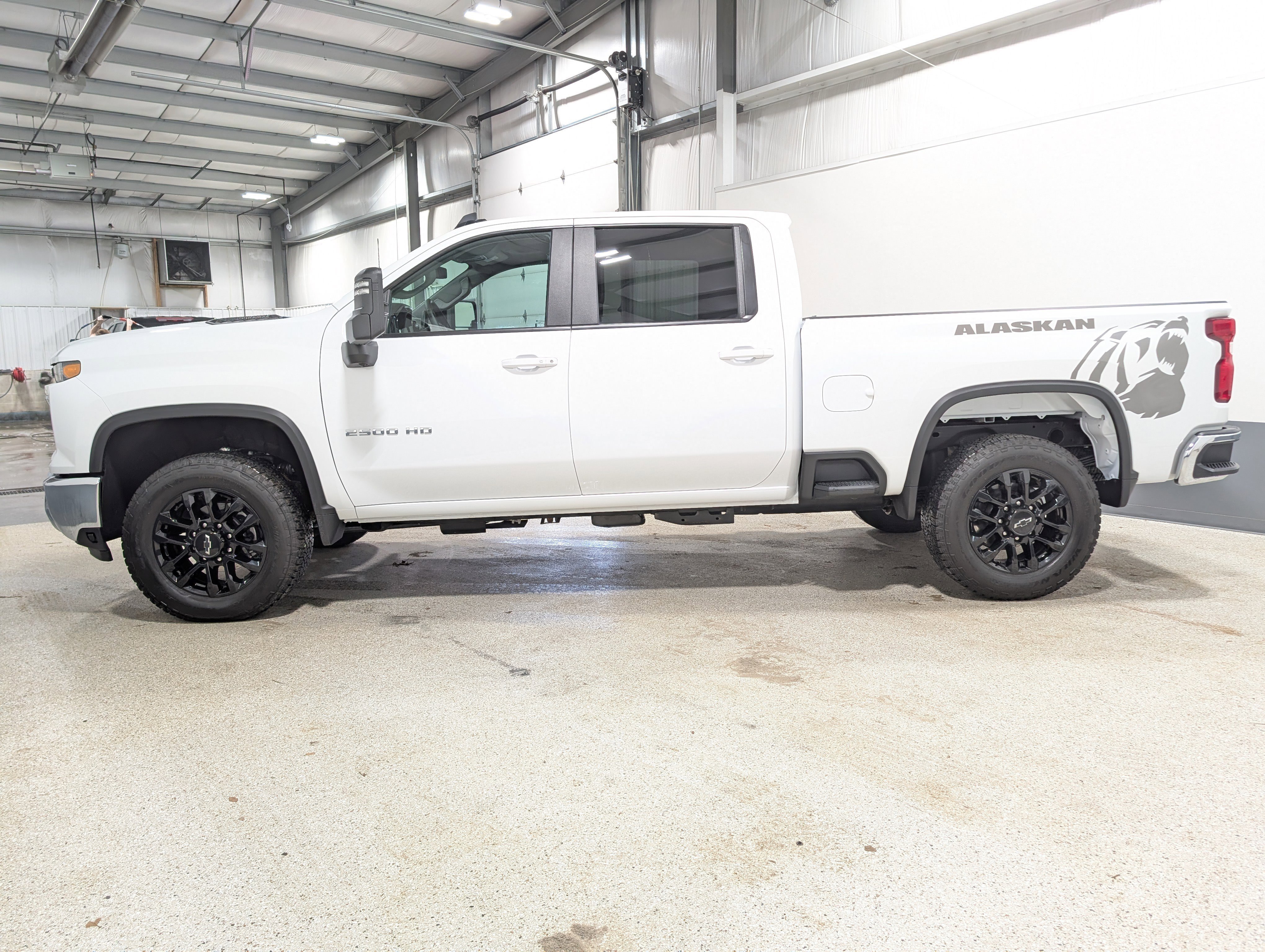 Used 2025 Chevrolet Silverado 2500 LT image 6