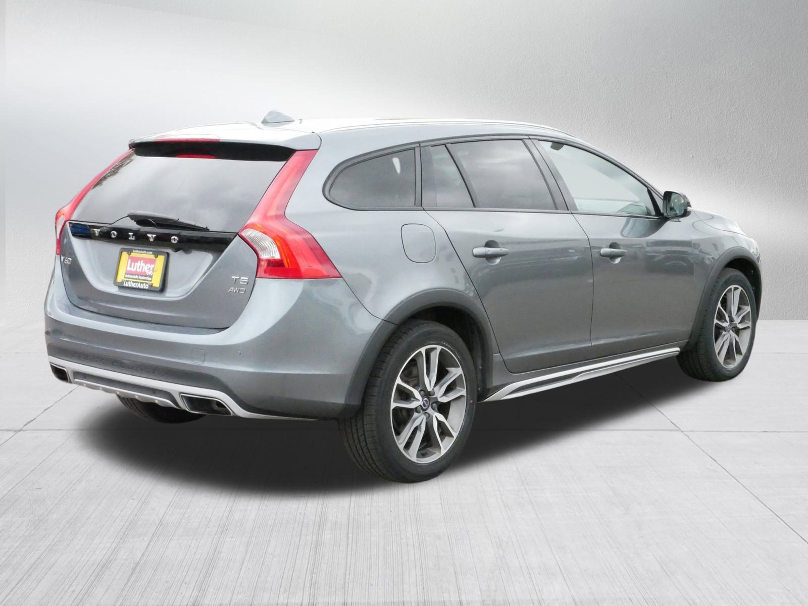 Used 2018 Volvo V60 T5 Cross Country w/ Convenience Package image 7