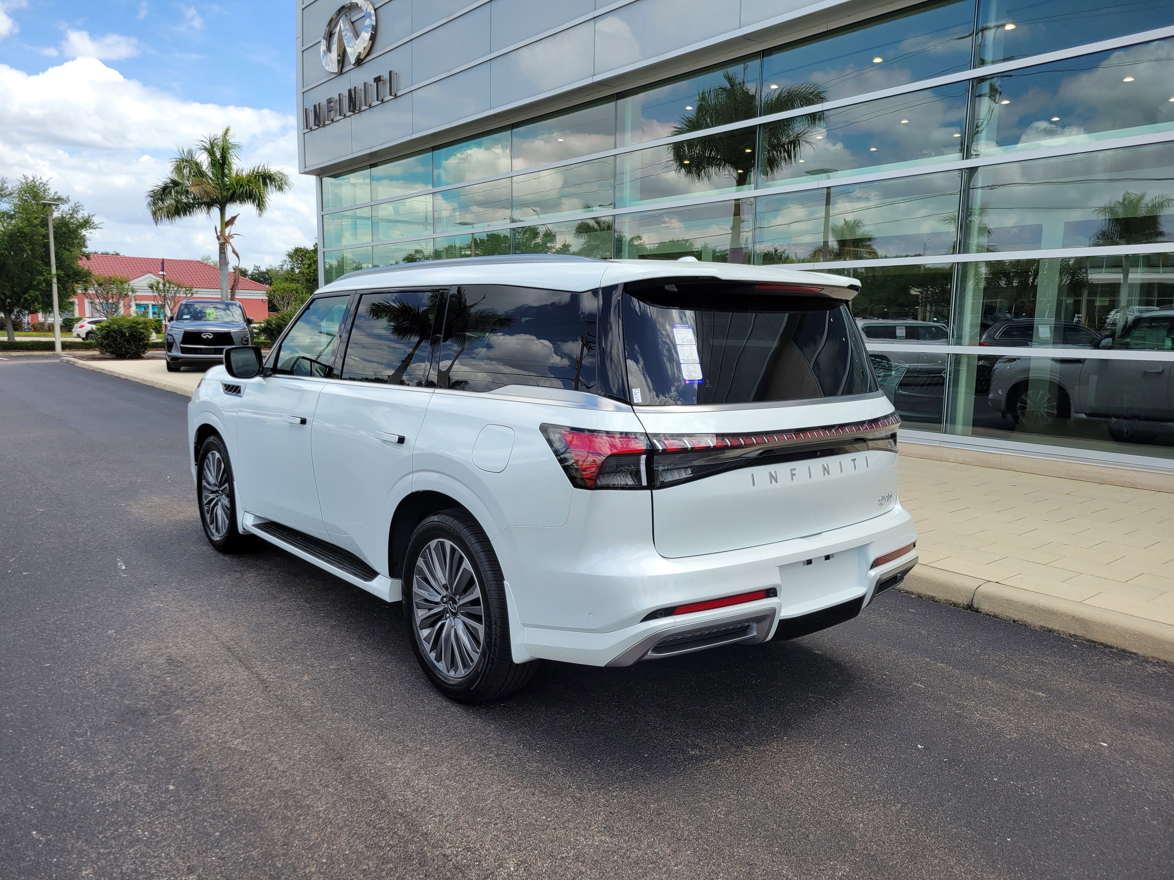 New 2026 INFINITI QX80 Luxe RWD image 6