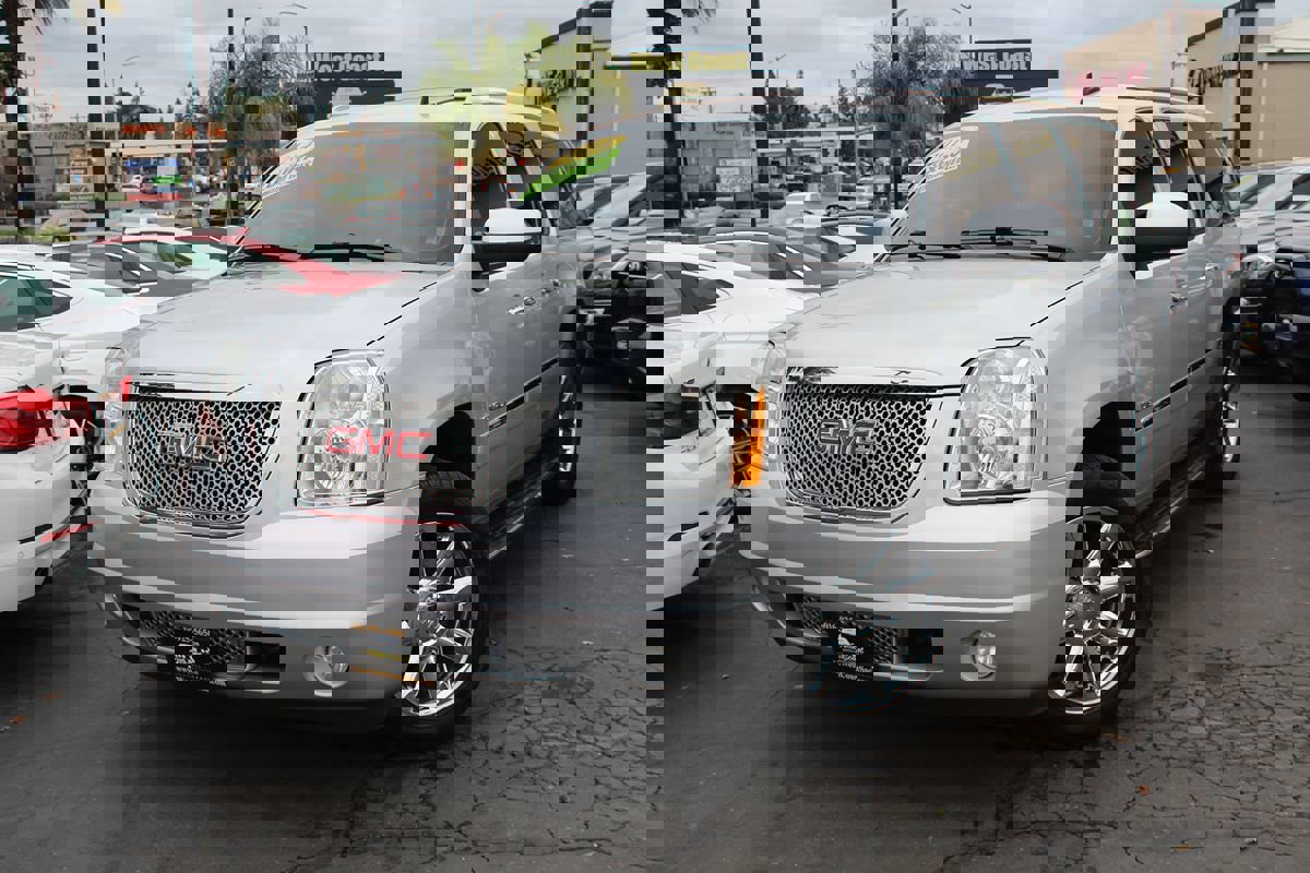 Used 2014 GMC Yukon XL Denali image 46