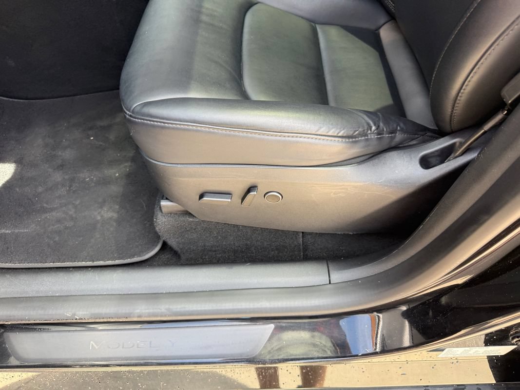 Used 2023 Tesla Model Y Long Range AWD/4WD image 21