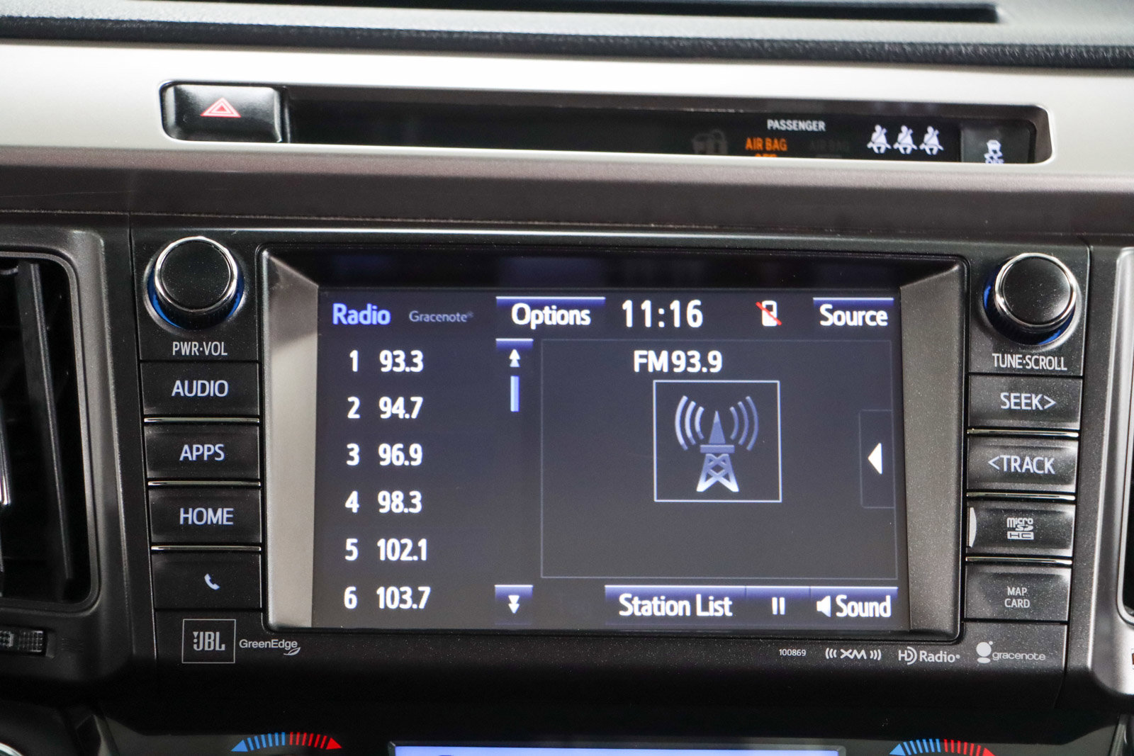 Used 2018 Toyota RAV4 Limited FWD image 19