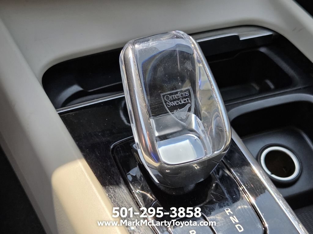 Used 2023 Volvo XC60 B5 Ultimate w/ Climate Package AWD/4WD image 25