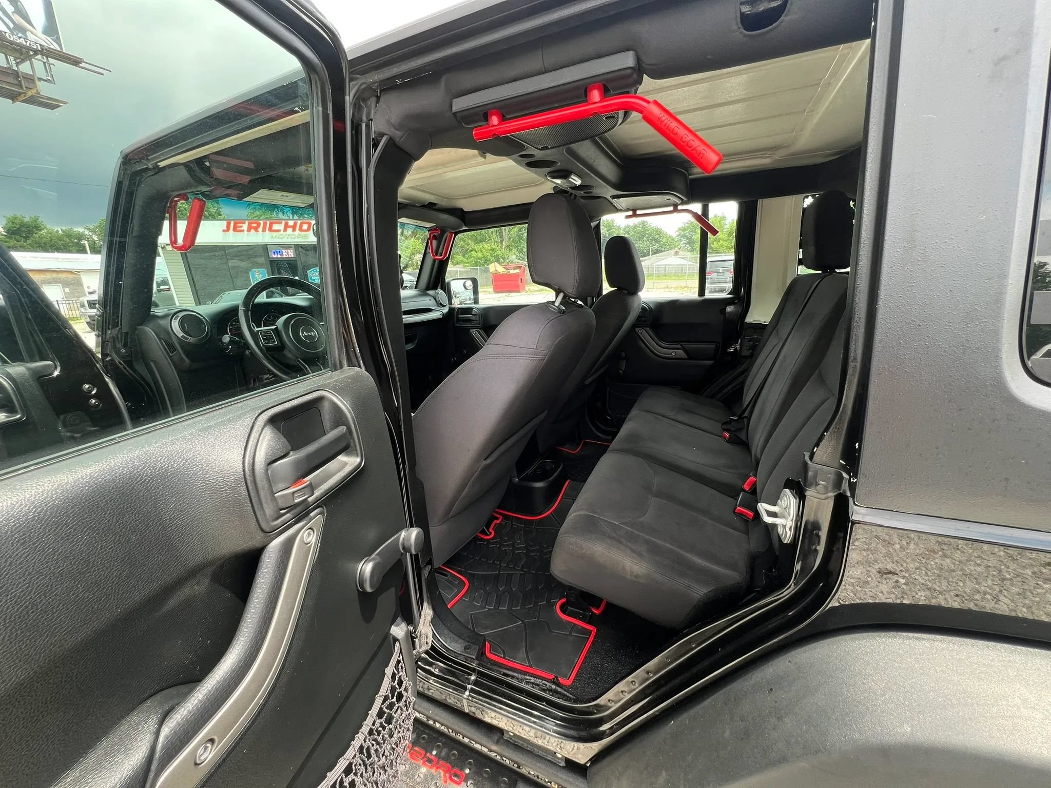 Used 2018 Jeep Wrangler Unlimited Sport w/ Connectivity Group AWD/4WD image 10