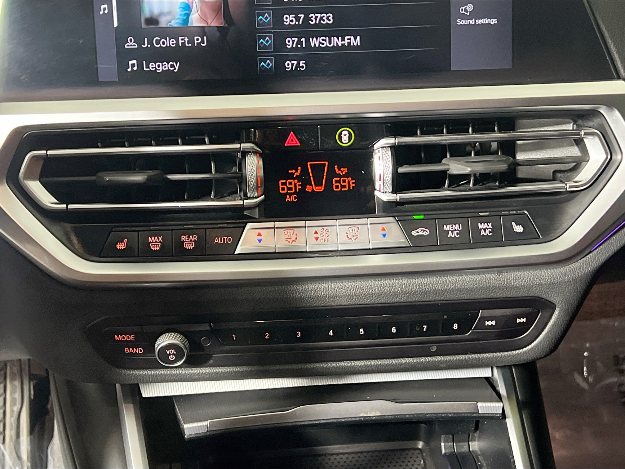 Used 2022 BMW 330e w/ M Sport Package RWD image 26