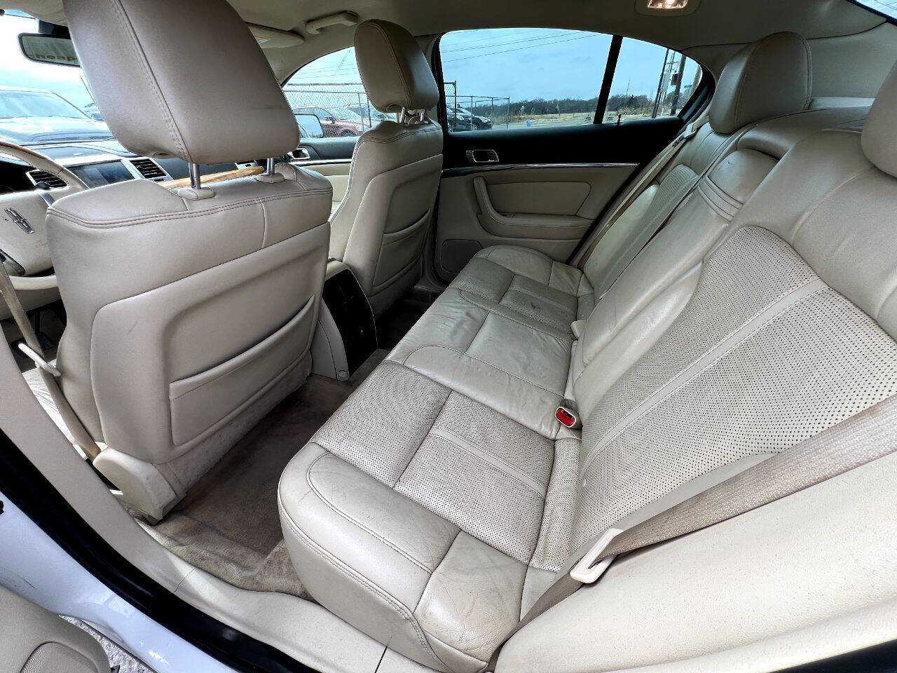 Used 2012 Lincoln MKS image 4