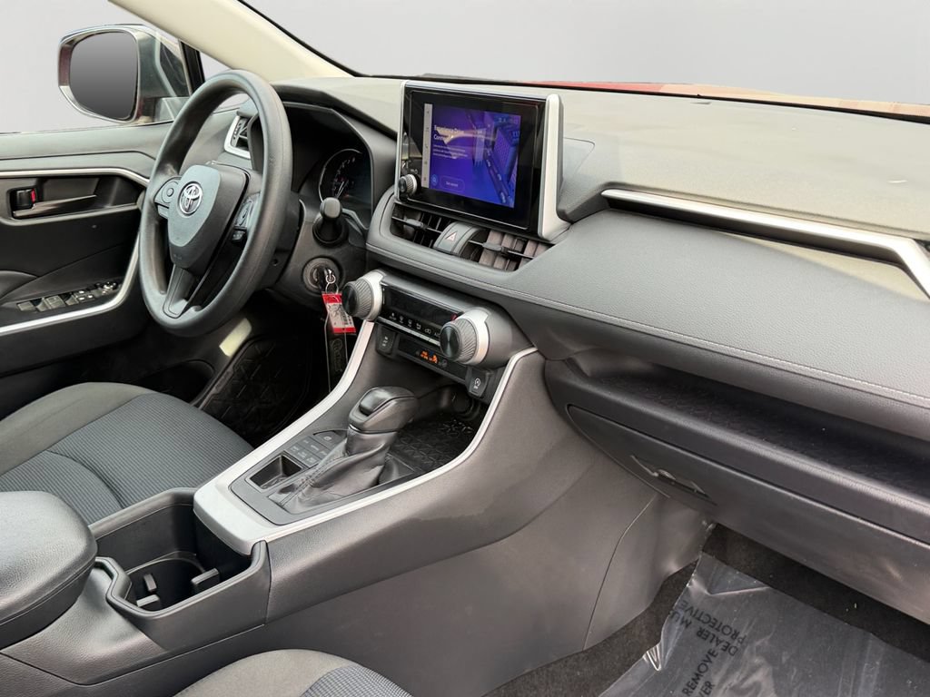 Used 2024 Toyota RAV4 LE AWD/4WD image 7